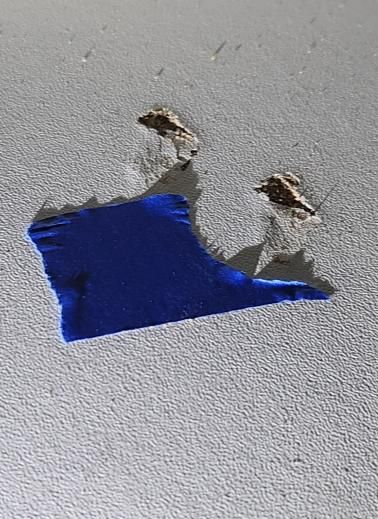 Quiñes y manchas en el interior del mueble bajo